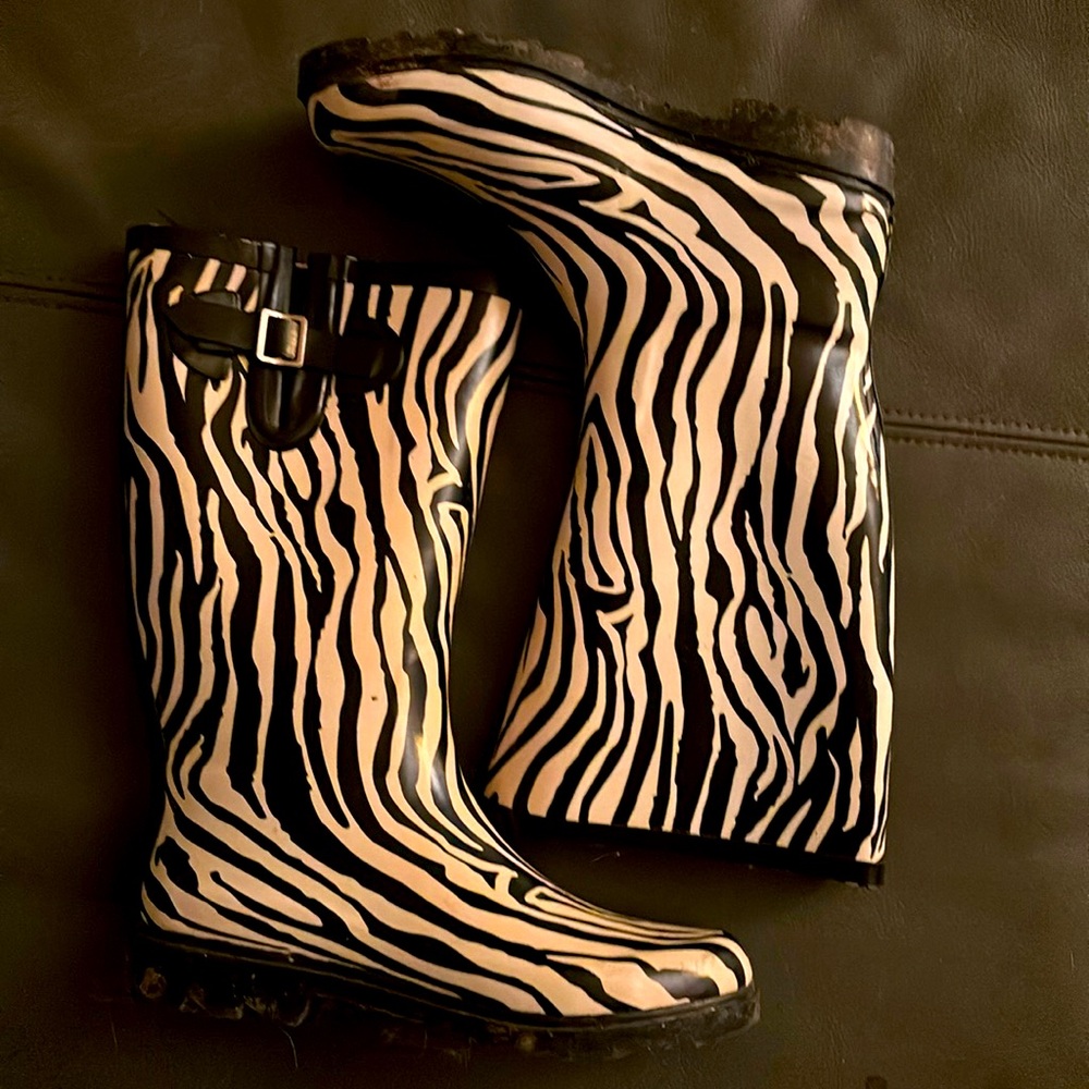 Zebra rubber boots with pink insides